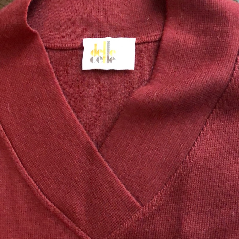 Gorgeous pull over - Picture 3 of 3